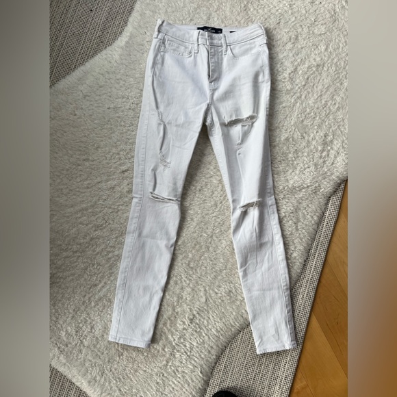 White Hollister Jeans (worn once) - Picture 1 of 3